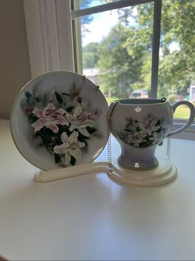 Vintage Teleflora Lena Liu Hummingbird and Lilies Cup and Plate Display Set